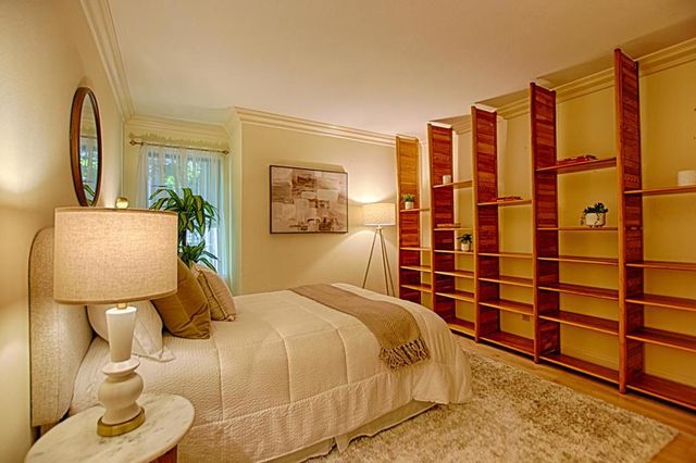 2140 Santa Cruz Avenue B106, Menlo Park, CA 94025
