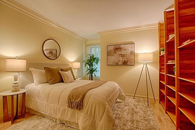 2140 Santa Cruz Avenue B106, Menlo Park, CA 94025