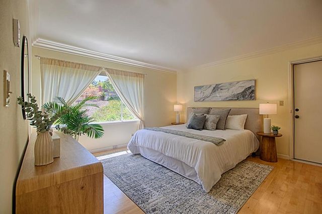 2140 Santa Cruz Avenue B106, Menlo Park, CA 94025
