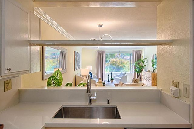 2140 Santa Cruz Avenue B106, Menlo Park, CA 94025