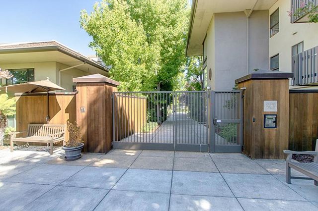 2140 Santa Cruz Avenue B106, Menlo Park, CA 94025