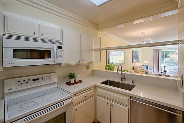 2140 Santa Cruz Avenue B106, Menlo Park, CA 94025