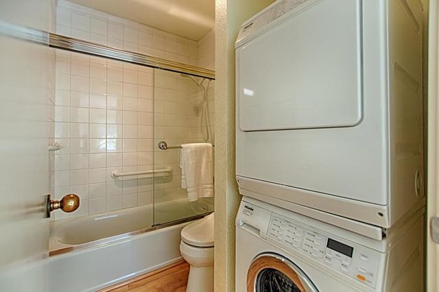 2140 Santa Cruz Avenue B106, Menlo Park, CA 94025