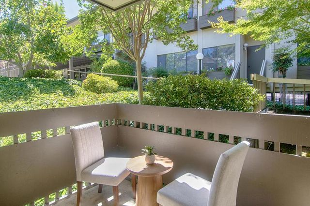 2140 Santa Cruz Avenue B106, Menlo Park, CA 94025