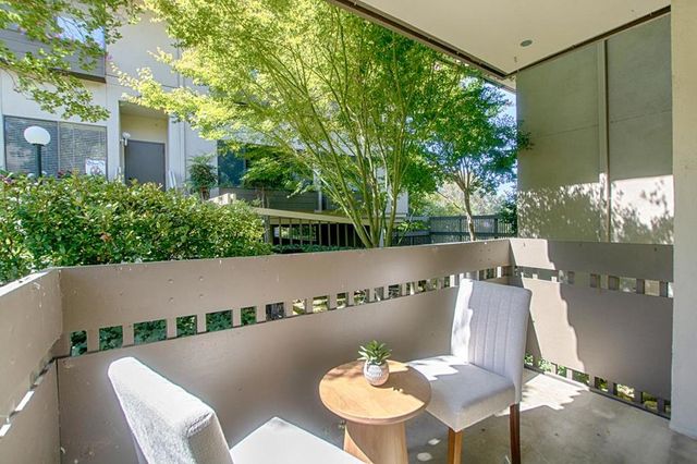 2140 Santa Cruz Avenue B106, Menlo Park, CA 94025