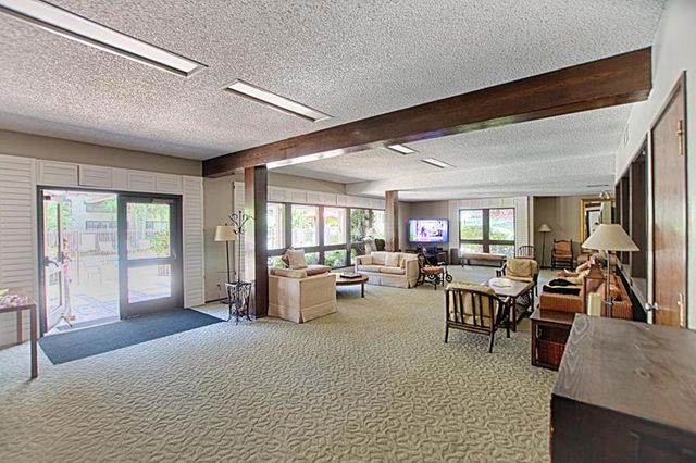 2140 Santa Cruz Avenue B106, Menlo Park, CA 94025