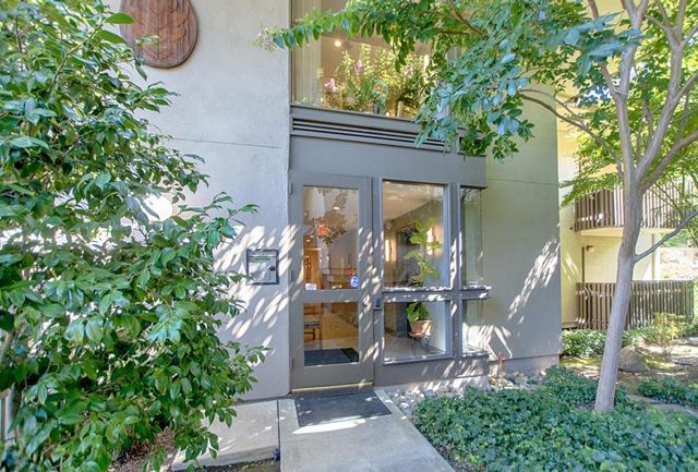 2140 Santa Cruz Avenue B106, Menlo Park, CA 94025