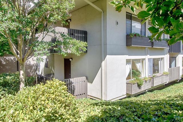 2140 Santa Cruz Avenue B106, Menlo Park, CA 94025