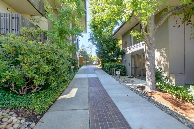 2140 Santa Cruz Avenue B106, Menlo Park, CA 94025