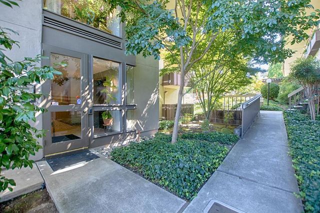 2140 Santa Cruz Avenue B106, Menlo Park, CA 94025