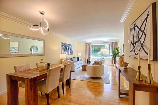 2140 Santa Cruz Avenue B106, Menlo Park, CA 94025
