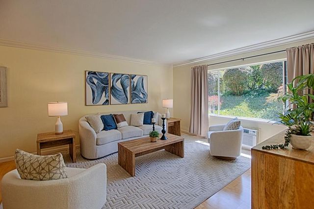 2140 Santa Cruz Avenue B106, Menlo Park, CA 94025