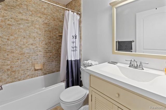 1800 Campau Farms Circle, Detroit, MI 48207