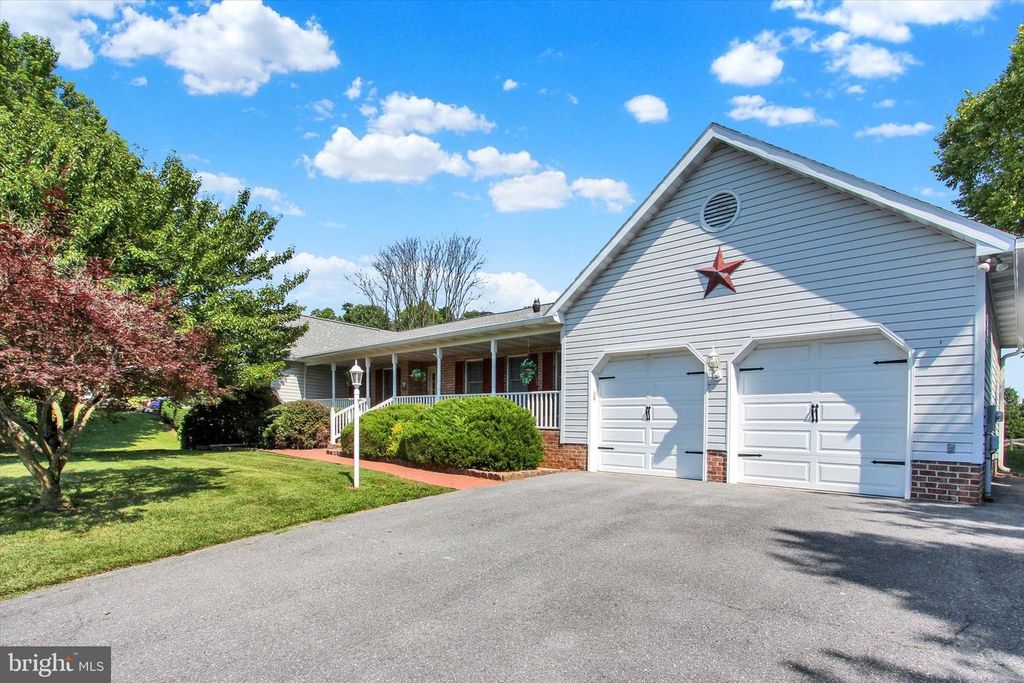 20020 MT AETNA RD, Hagerstown, MD 21742