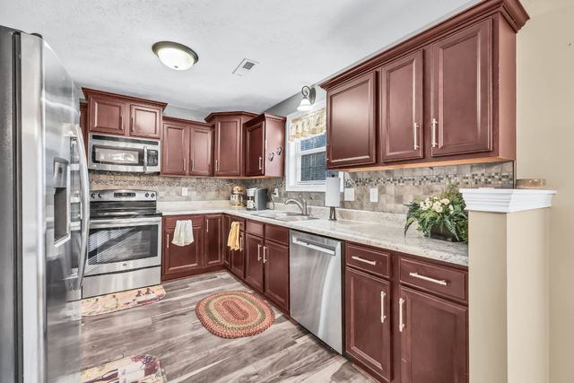 3690 Fox Tail Dr, Clarksville, TN 37040