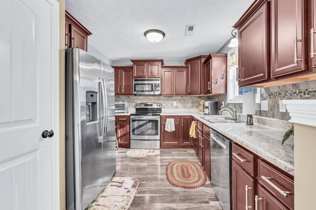 3690 Fox Tail Dr, Clarksville, TN 37040