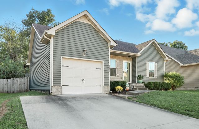3690 Fox Tail Dr, Clarksville, TN 37040
