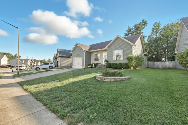 3690 Fox Tail Dr, Clarksville, TN 37040