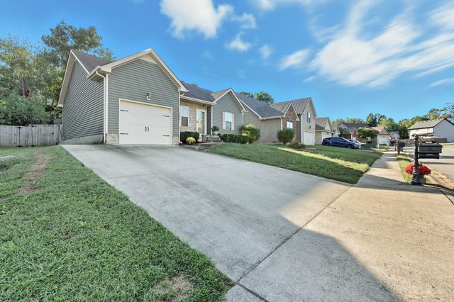 3690 Fox Tail Dr, Clarksville, TN 37040