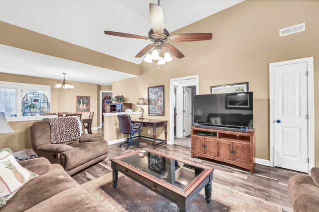 3690 Fox Tail Dr, Clarksville, TN 37040