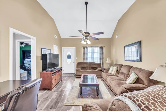 3690 Fox Tail Dr, Clarksville, TN 37040