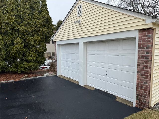 20 Hill Top Drive, Cranston, RI 02920