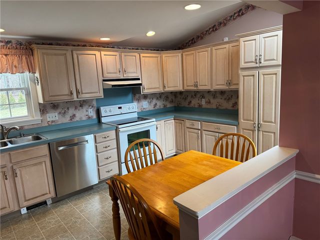 20 Hill Top Drive, Cranston, RI 02920