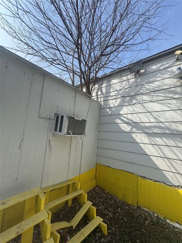 2151 E Ann Arbor Avenue, Dallas, TX 75216