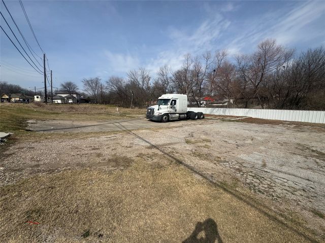 2151 E Ann Arbor Avenue, Dallas, TX 75216