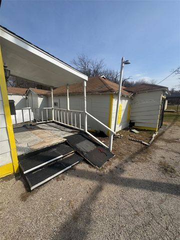 2151 E Ann Arbor Avenue, Dallas, TX 75216