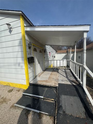 2151 E Ann Arbor Avenue, Dallas, TX 75216