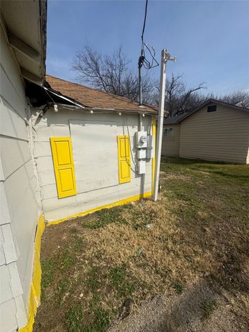 2151 E Ann Arbor Avenue, Dallas, TX 75216