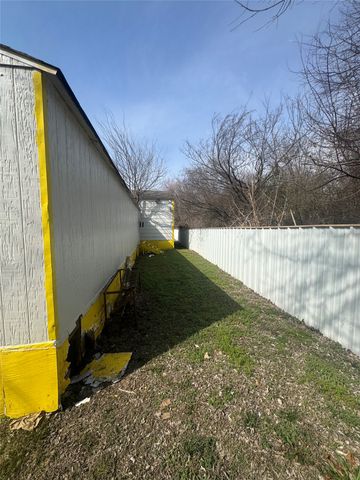 2151 E Ann Arbor Avenue, Dallas, TX 75216