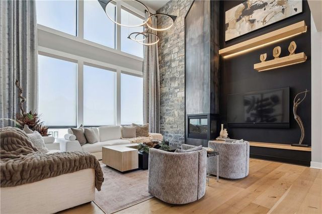 17329 Larsen Street, Overland Park, KS 66221