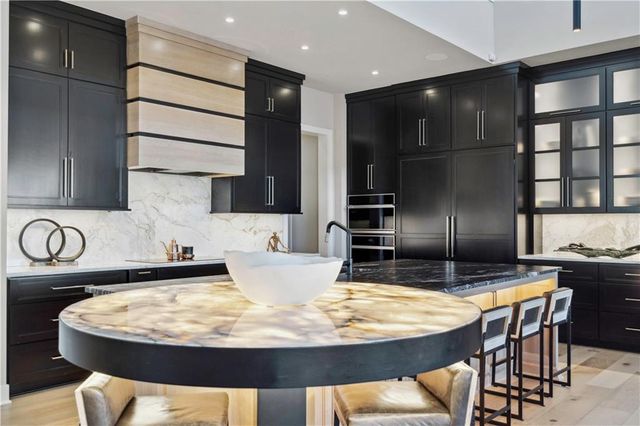 17329 Larsen Street, Overland Park, KS 66221