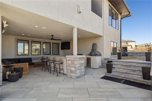 17329 Larsen Street, Overland Park, KS 66221