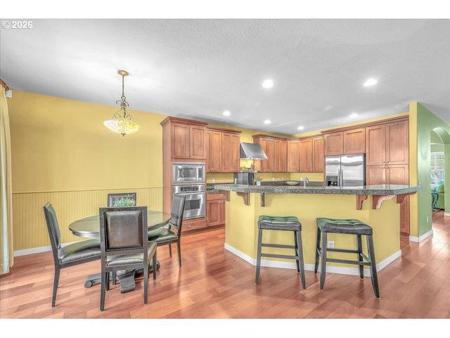 12817 Se MEADEHILL Ave, Happy Valley, OR 97086