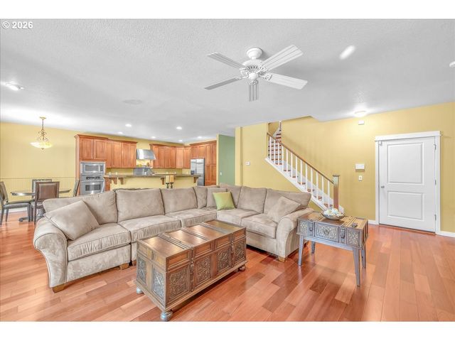 12817 Se MEADEHILL Ave, Happy Valley, OR 97086