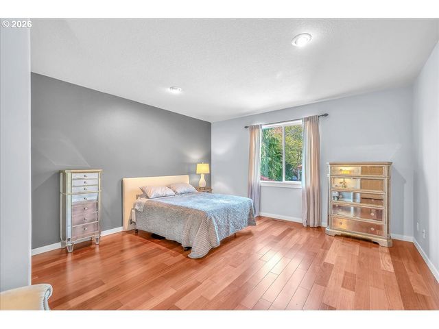 12817 Se MEADEHILL Ave, Happy Valley, OR 97086