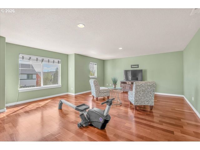 12817 Se MEADEHILL Ave, Happy Valley, OR 97086