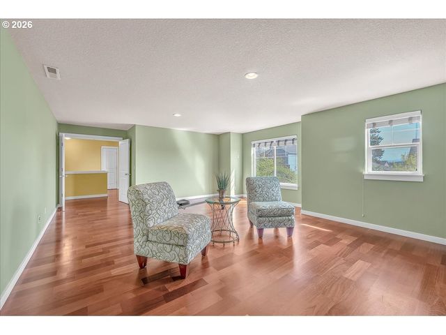 12817 Se MEADEHILL Ave, Happy Valley, OR 97086