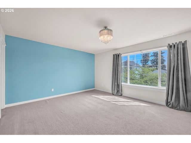 12817 Se MEADEHILL Ave, Happy Valley, OR 97086