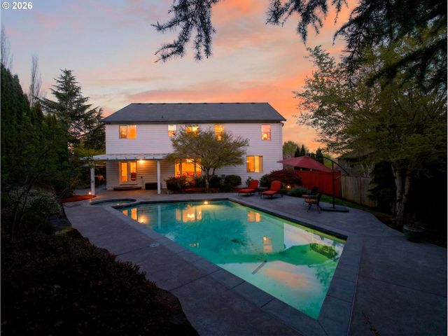 12817 Se MEADEHILL Ave, Happy Valley, OR 97086