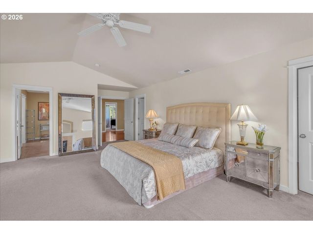 12817 Se MEADEHILL Ave, Happy Valley, OR 97086