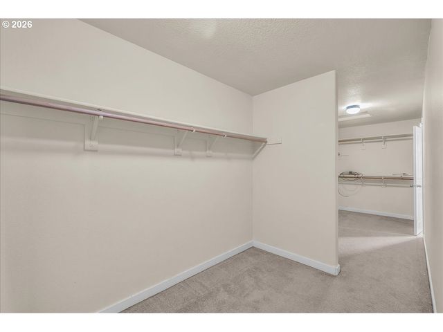 12817 Se MEADEHILL Ave, Happy Valley, OR 97086