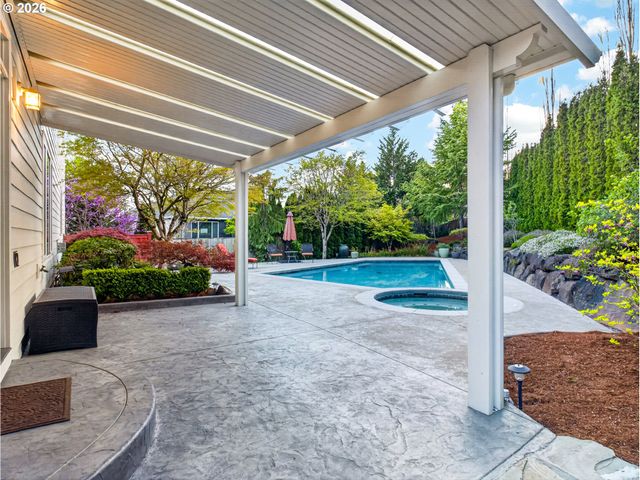 12817 Se MEADEHILL Ave, Happy Valley, OR 97086