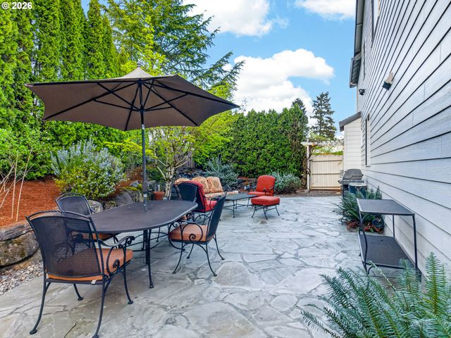 12817 Se MEADEHILL Ave, Happy Valley, OR 97086