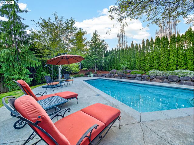 12817 Se MEADEHILL Ave, Happy Valley, OR 97086