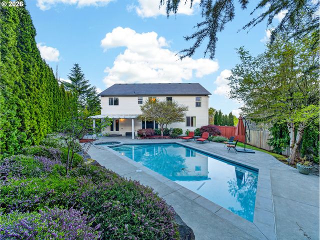 12817 Se MEADEHILL Ave, Happy Valley, OR 97086