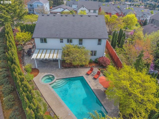 12817 Se MEADEHILL Ave, Happy Valley, OR 97086